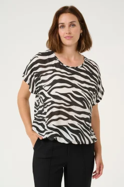 KAamber Blus