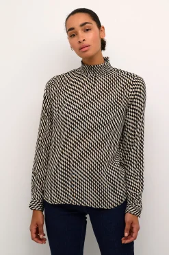 KAamber Blus