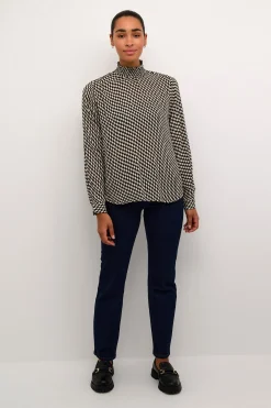 KAamber Blus