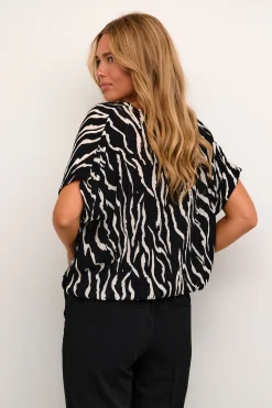 KAamber Blus