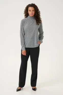 KAamber Blus