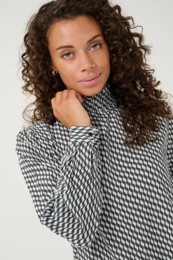 KAamber Blus