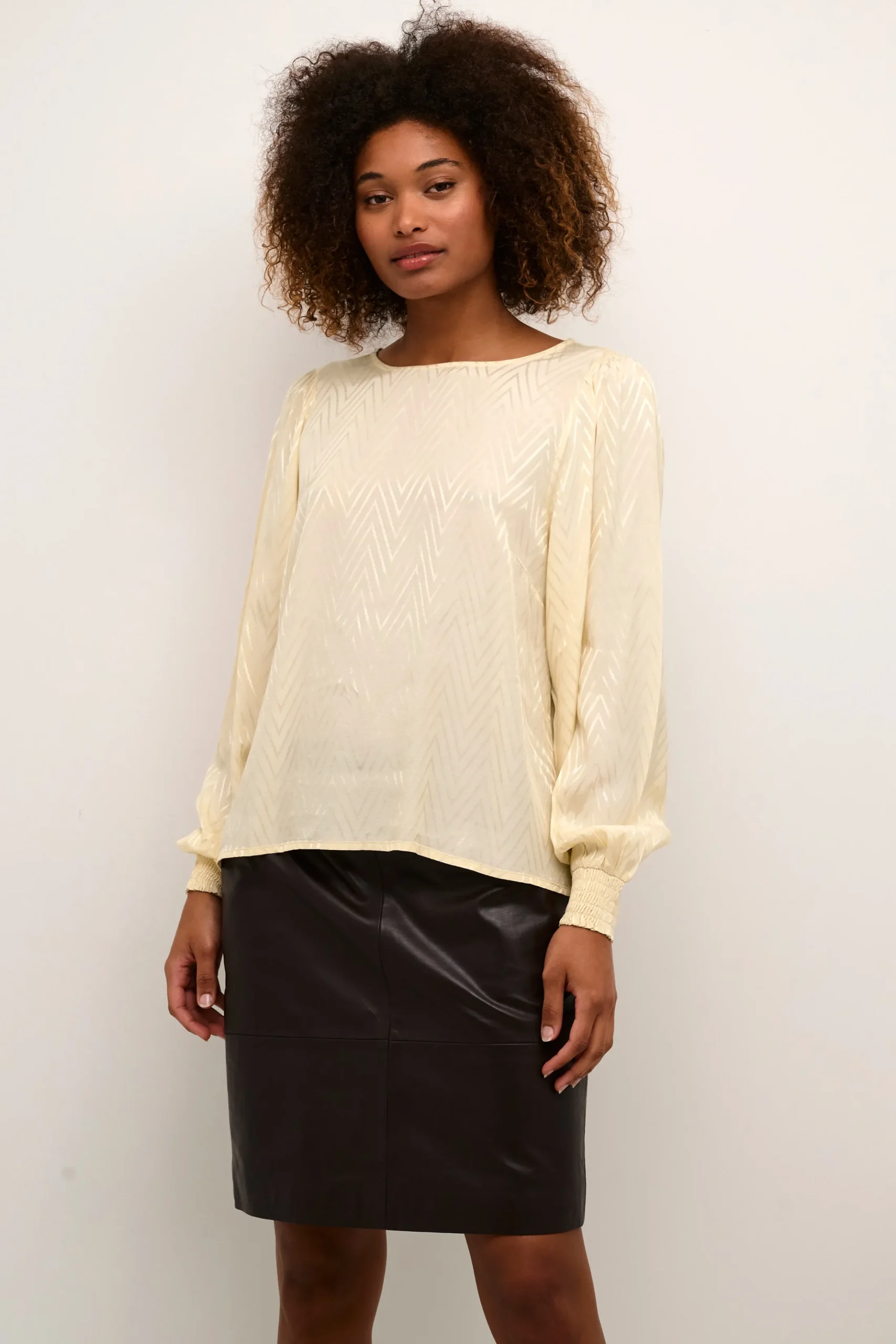 KAjuliane Blus