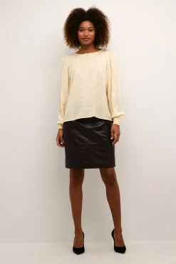 KAjuliane Blus