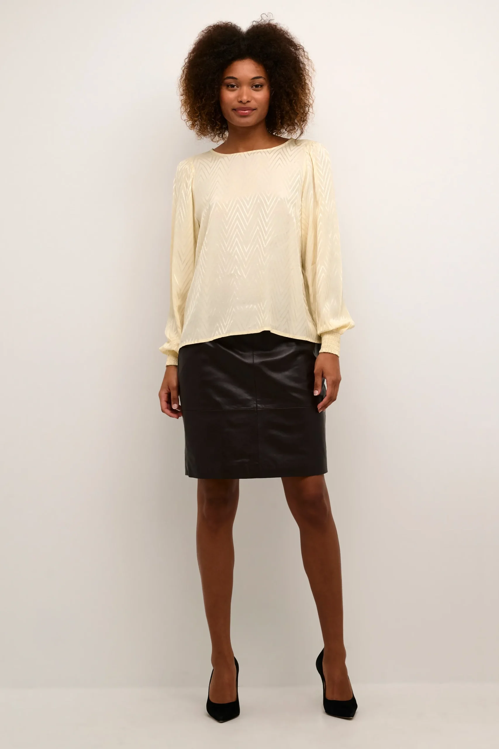 KAjuliane Blus