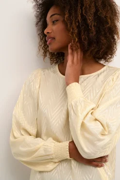 KAjuliane Blus