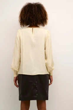 KAjuliane Blus
