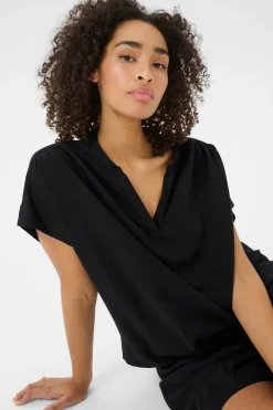 KAmilia Blus