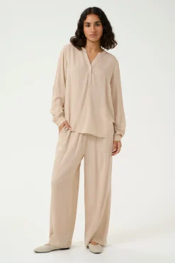 KAmilia Blus