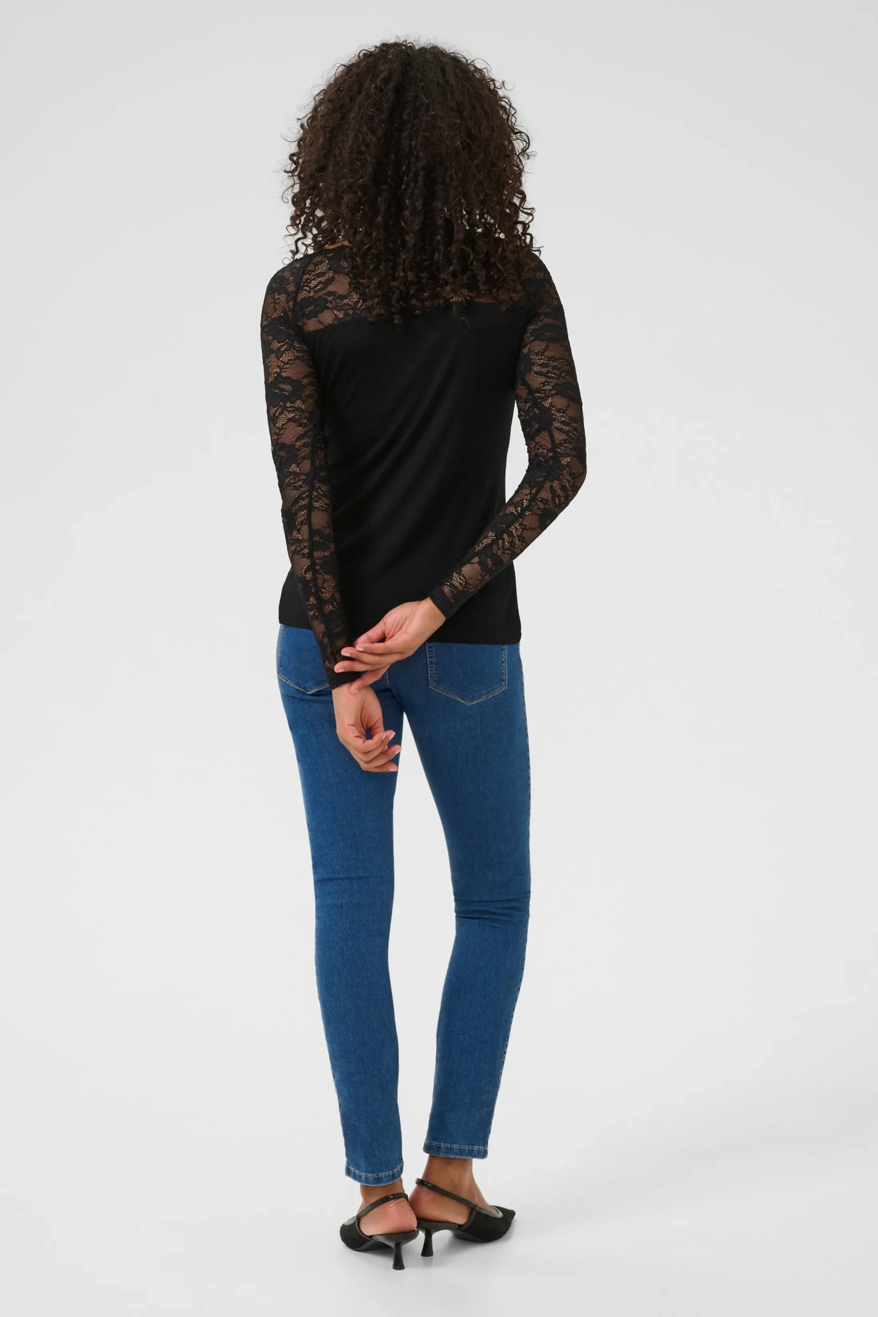 Lacy Blus