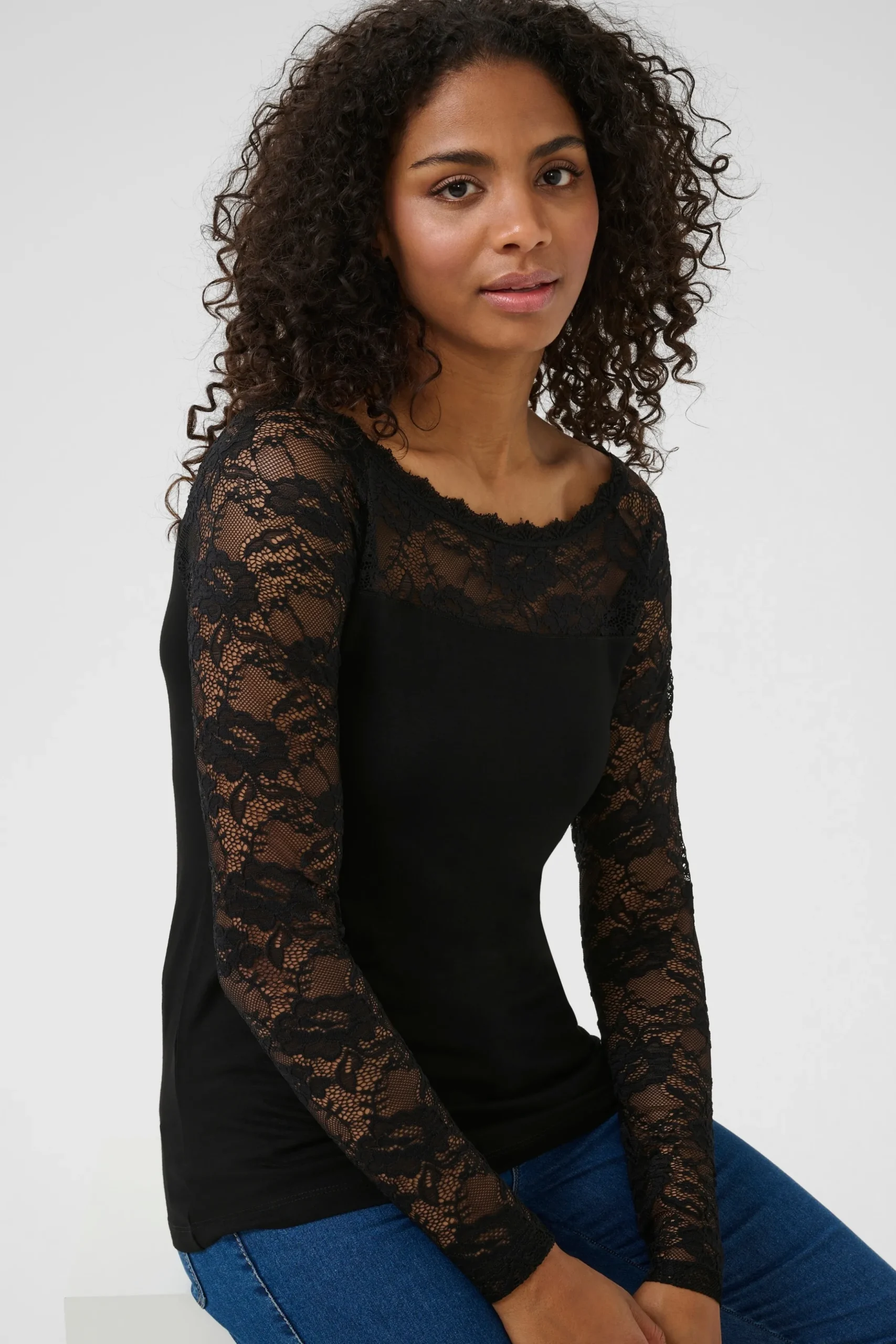 Lacy Blus
